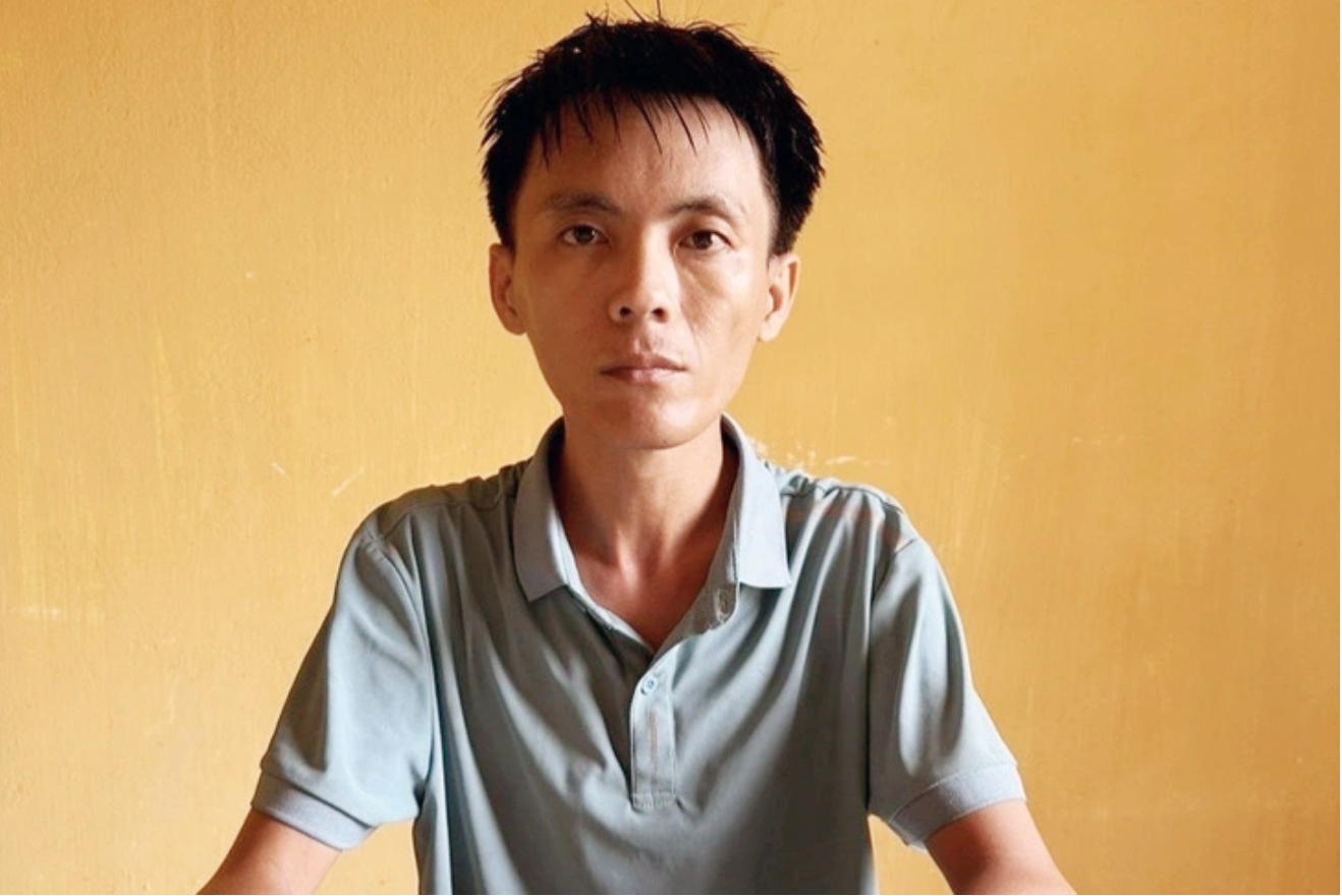 Tự[-]xưng[-]phó[-]giám[-]đốc[-]Sở[-]Tài[-]nguyên[-]và[-]Môi[-]trường[-]lừa[-]đảo[-]chiếm[-]đoạt[-]tiền[-]tỉ